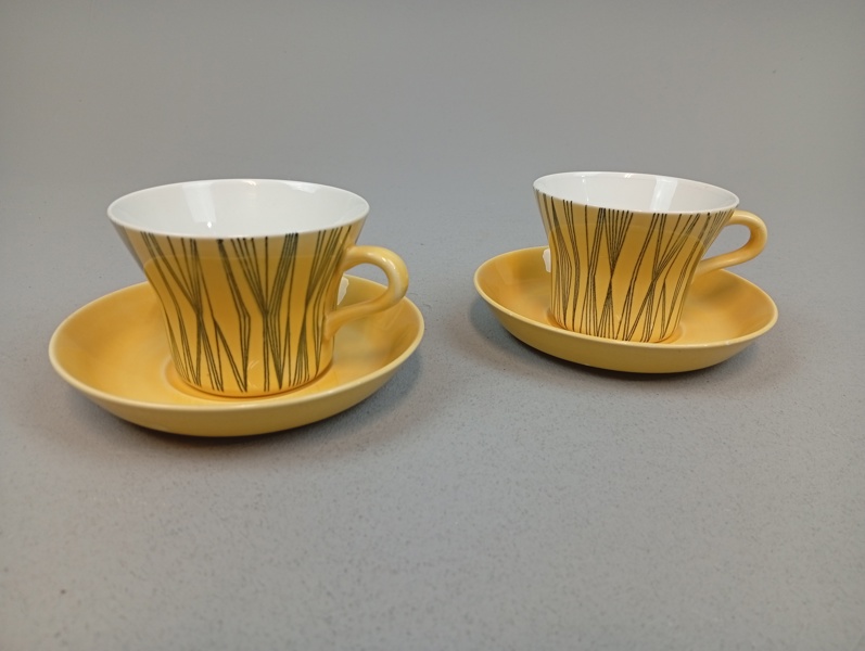 MARIANNE WESTMAN. 2 Kaffekoppar med fat, "Handy", Rörstrand, 1950-talet.