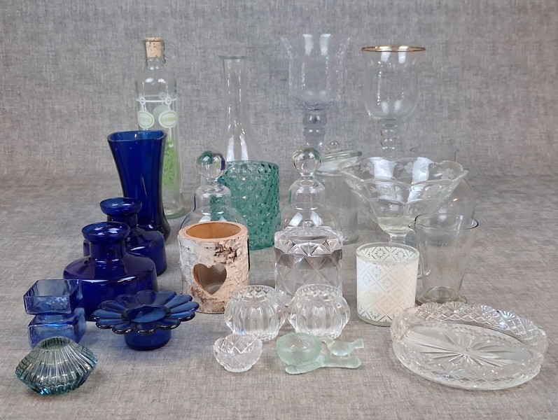 Diverse glas. Bl.a  vaser, ljuslyktor m.m.
