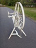 Spinnrock, vitmålad. Allmoge.