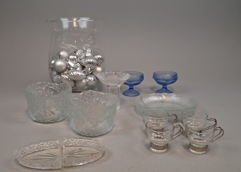 Diverse glas & julkulor. Bl.a Kosta Boda m.m.