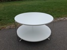Soffbord. "Imfors". IKEA. Vitlackerat med metallstomme.