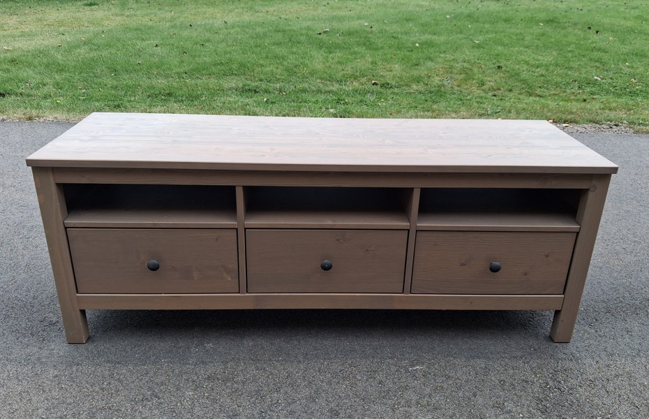 Tv bänk. "Hemnes", IKEA.