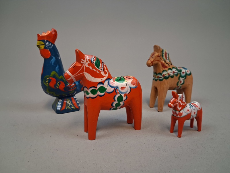 3 Dalahästar & dalatupp.