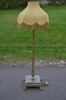 Golvlampa. Louis Seize-stil, Guldfärgat trä & stenfot, 1900-talet.