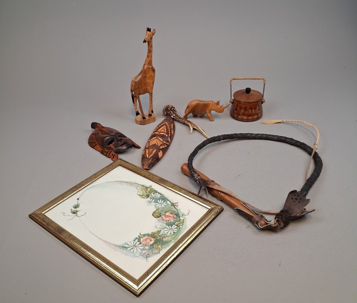 Diverse. Bl.a Piska, träfigurer.