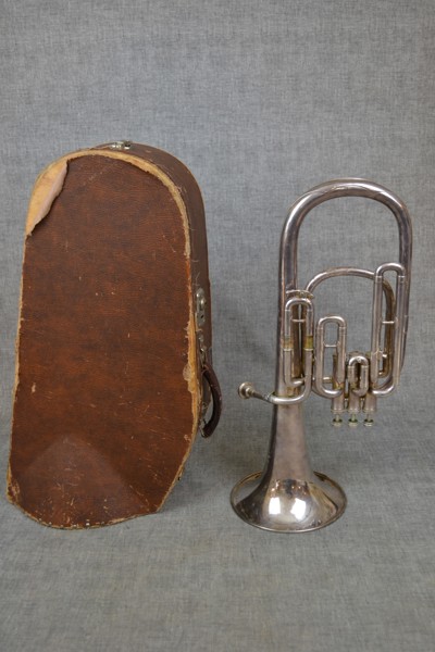 Blåsinstrument/althorn. Gautrot Brevete, Paris, originalväska.