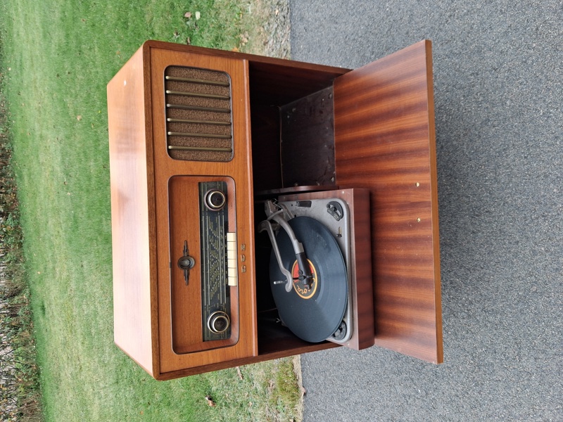Dux. Typ V 1385 Radio & skivspelare.