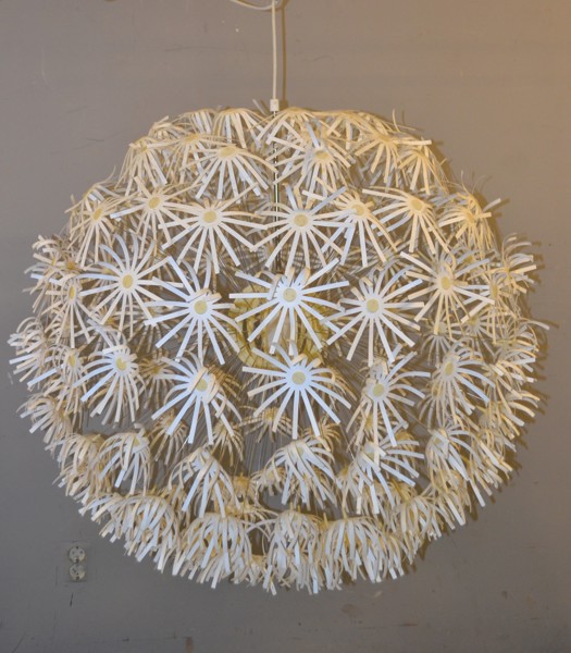 Taklampa. "Maskros", IKEA, samtida.