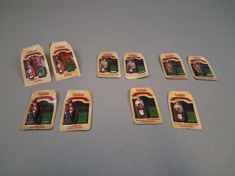 WILLIAM GRANT & SONS tin toys. 10 delar, 5 modeller/ 2 av varje i originalförpackningar.
