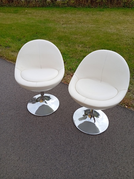2 Snurrstolar. "Venus", Johanson Design, Markaryd.