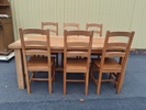 Matbord med 2 iläggsskivor & 6 stolar. Oljad Ek, samtida.