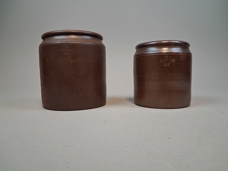 2 Krus. Höganäs. 2 Liter, AJ & 1K, GE.