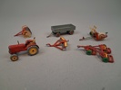 DINKY TOYS. Traktor med tillbehör.