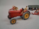 DINKY TOYS. Traktor med tillbehör.