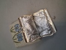 7 Glasögon fodral. Dekor är flamskvävd.