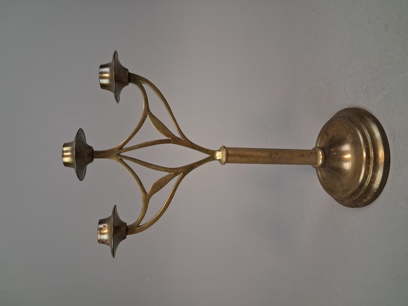 Ljusstake. Mässing, Jugend-stil, 1900-talet.