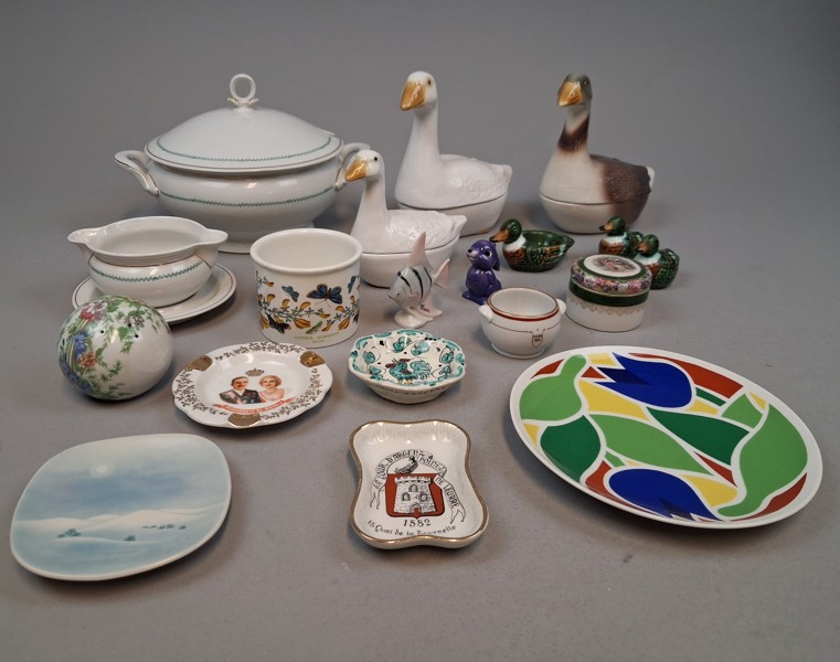Diverse porslin & keramik. Bl.a Michel Caugant, Royal copenhagen, Arabia m.m.