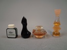 Miniatyr parfymflaskor.