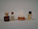 Miniatyr parfymflaskor.