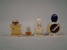 Miniatyr parfymflaskor.