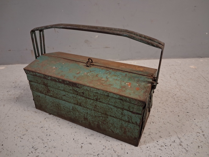 Verktygsväska med diverse verktyg.