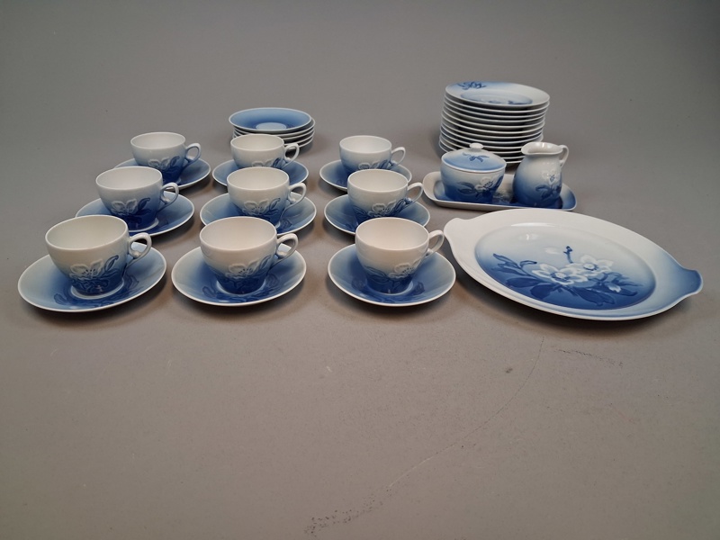 Delar av kaffeservis. "Julrosen", Bing & Gröndal.