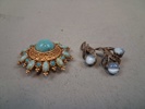 2 Broscher. Bl.a med turkoser, 1900-talet.