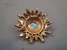 2 Broscher. Bl.a med turkoser, 1900-talet.