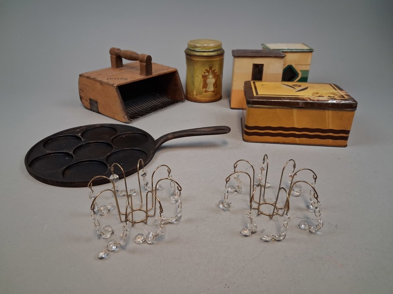 Diverse. Bl.a plåtburkar, plättlagg m.m.