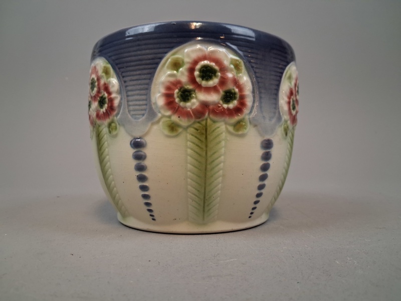 Ytterfoder. Majolika, Jugend, 1900-talets början.