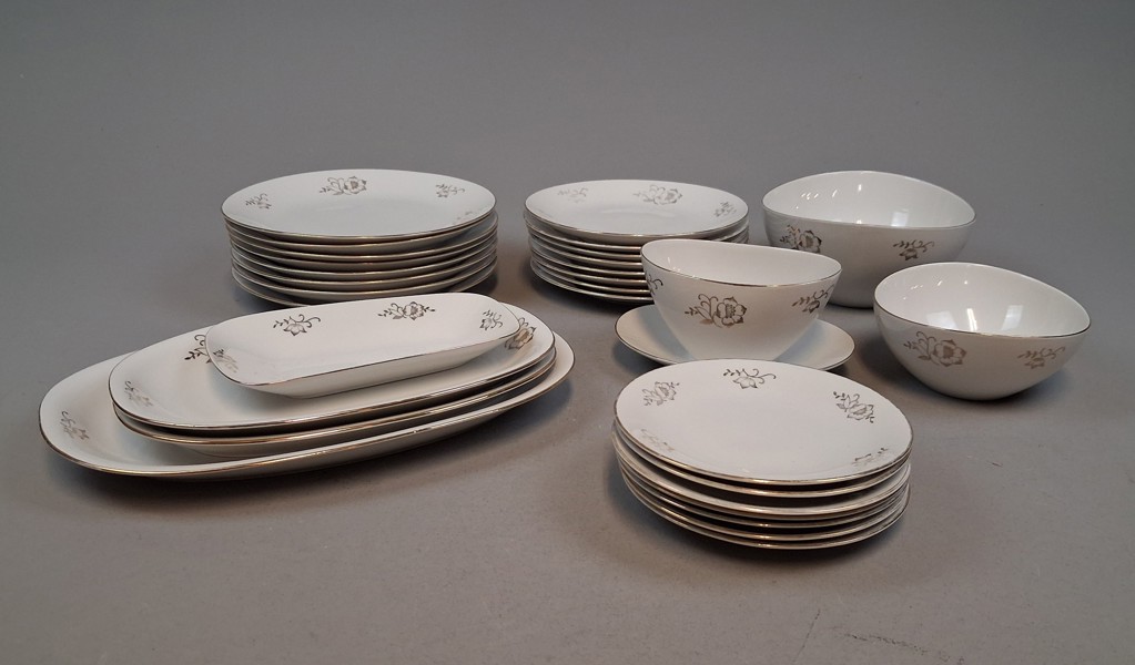 Servisdelar. Troligtvis Rörstrand, 30 delar.