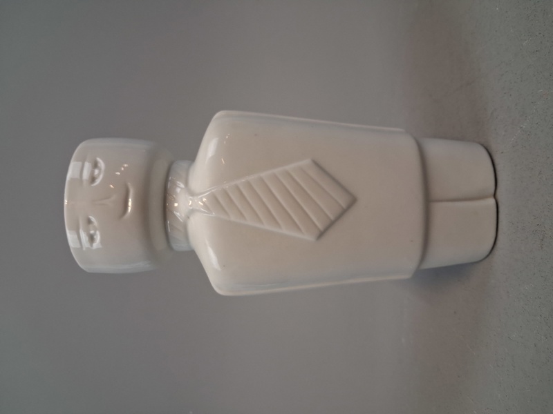 MONICA BACKSTRÖM. Vas.  "Herr Lök", porslin.