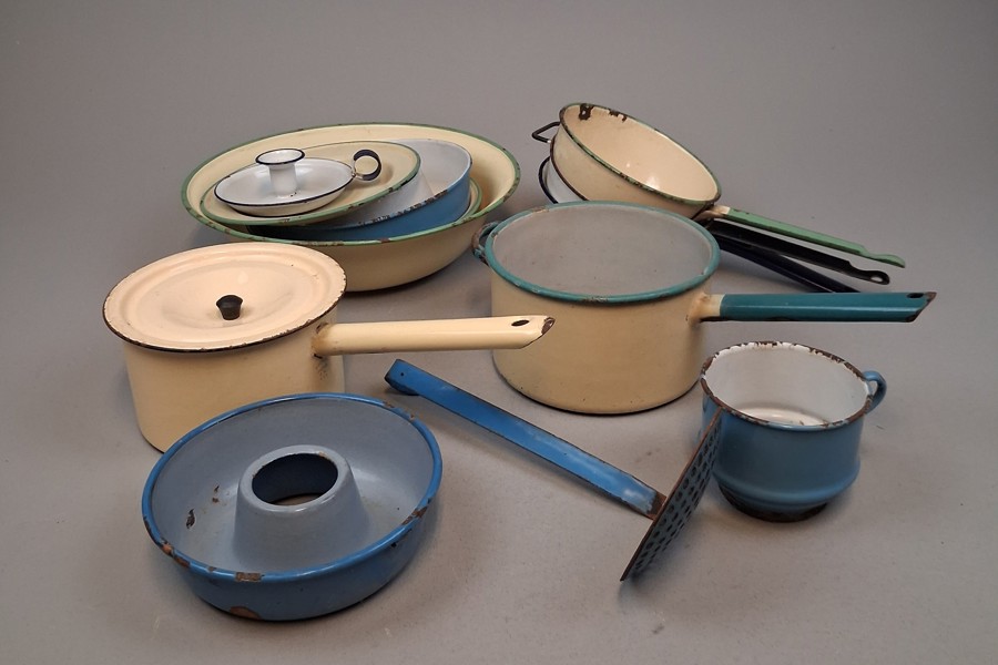 Diverse emaljerat. Bl.a Kockums m.m.