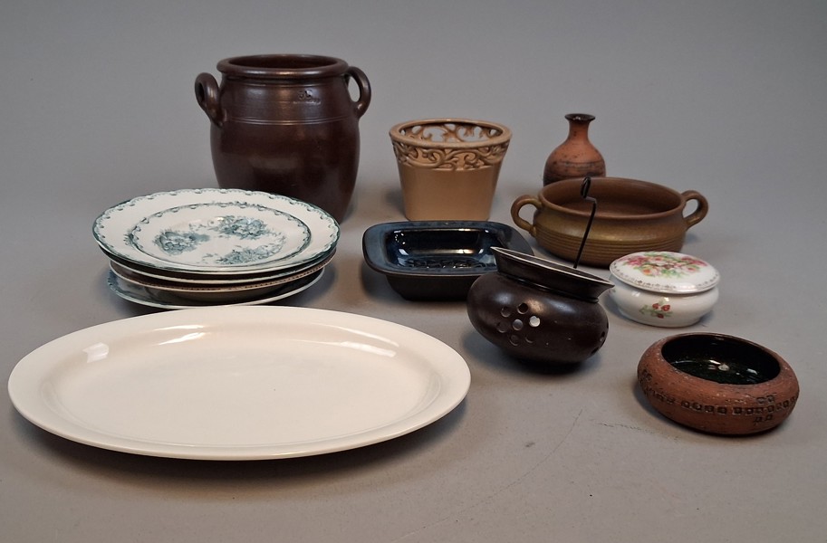 Diverse keramik & porslin. Bl.a Gröna Anna & Höganäs  3 Liter.