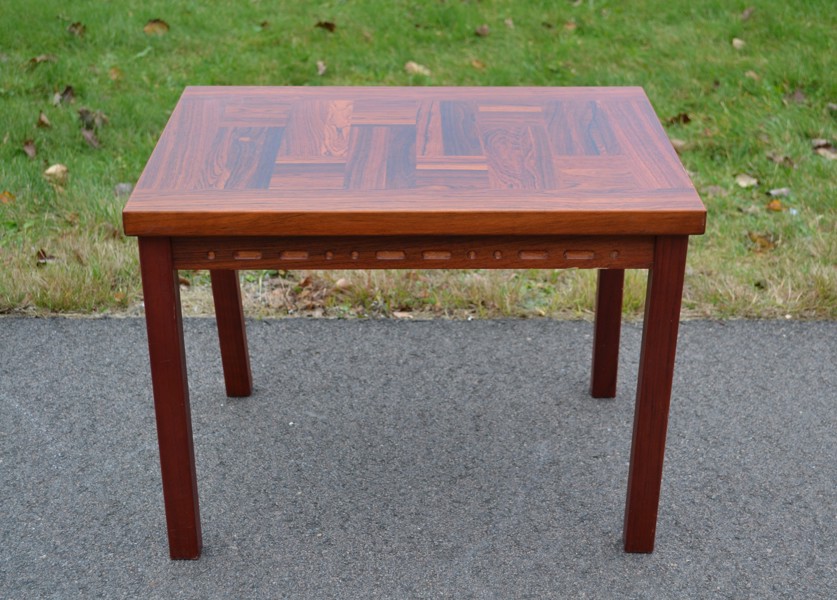 Mindre bord/sidobord. 1900-talets andra hälft.