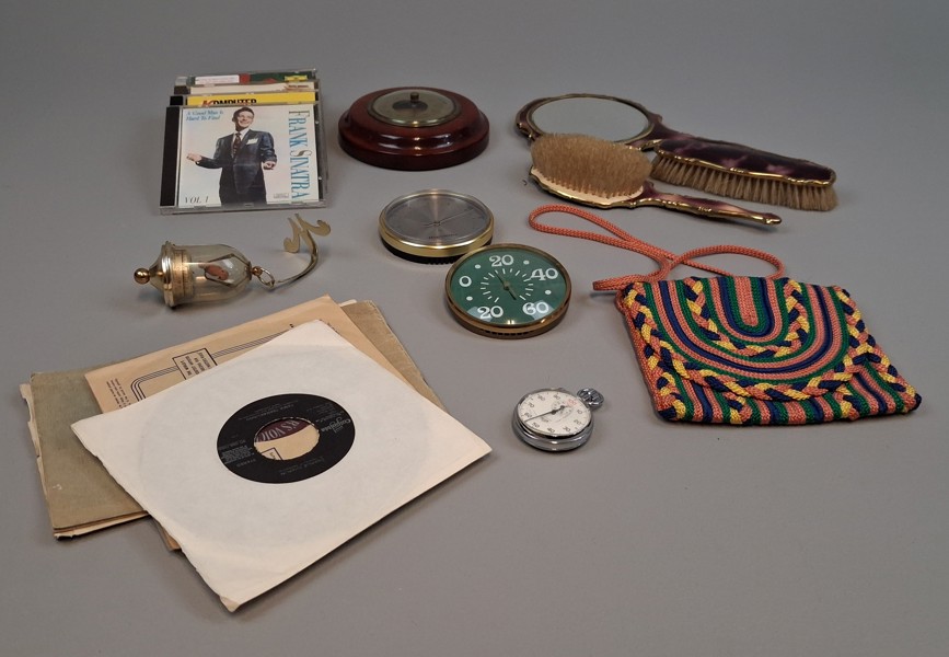 Diverse. Bl.a Barometrar, borstset m.m.