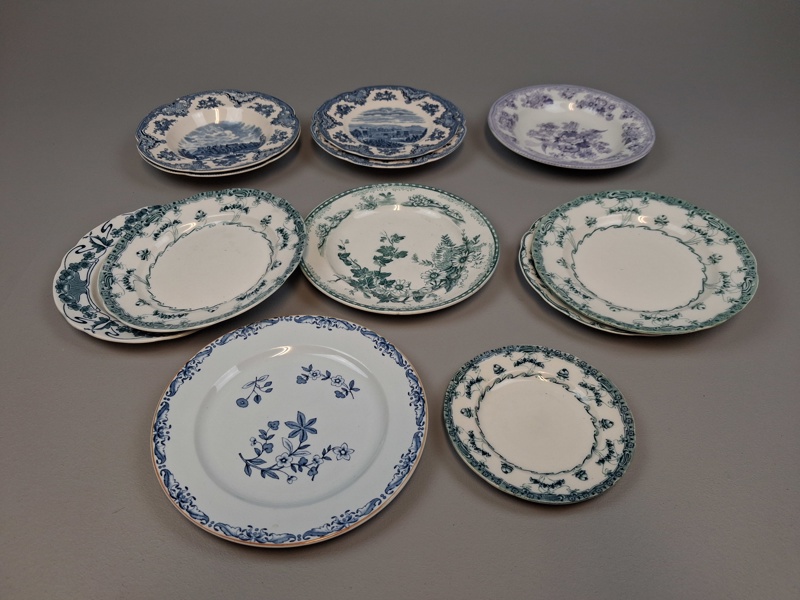 Diverse äldre tallrikar. Bl.a Venus, Flora, Gustavsberg, Johnson Bros & Birgitta.