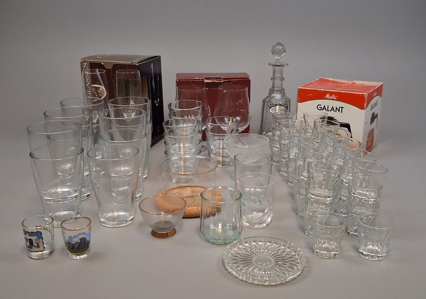 Diverse glas. Bl.a IKEA.