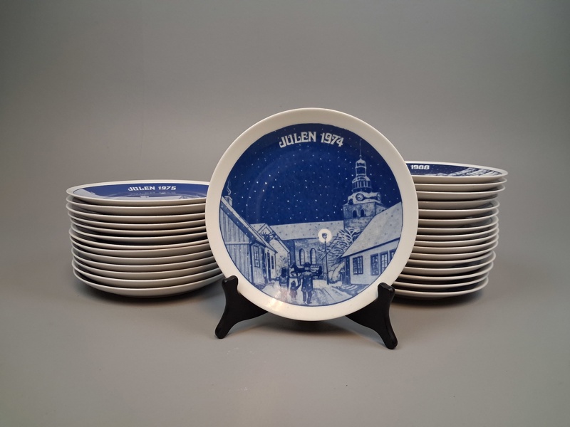 Samlartallrikar. 30 Tallrikar, 1974-2003, Norolddesign.