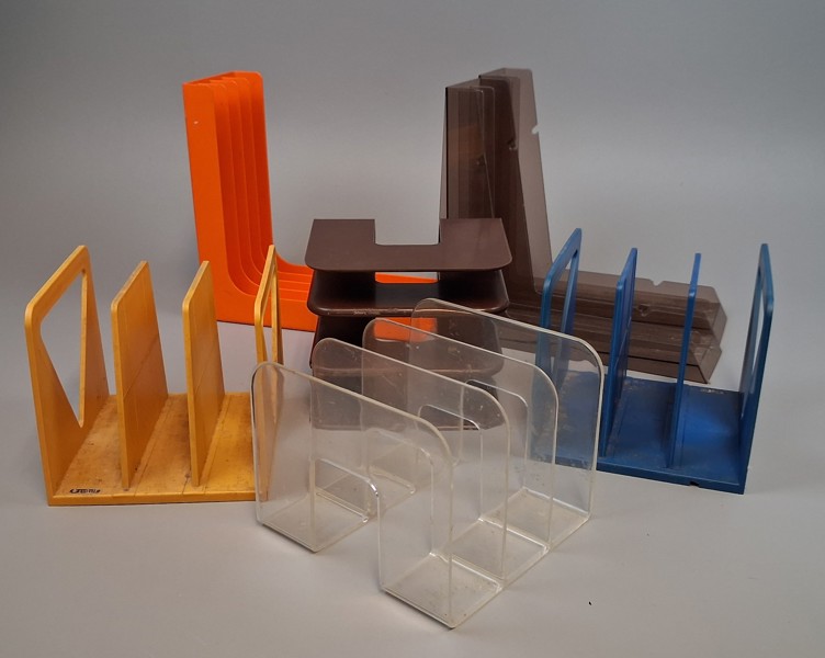 Diverse skivställ. Gustavsberg & Esselte.