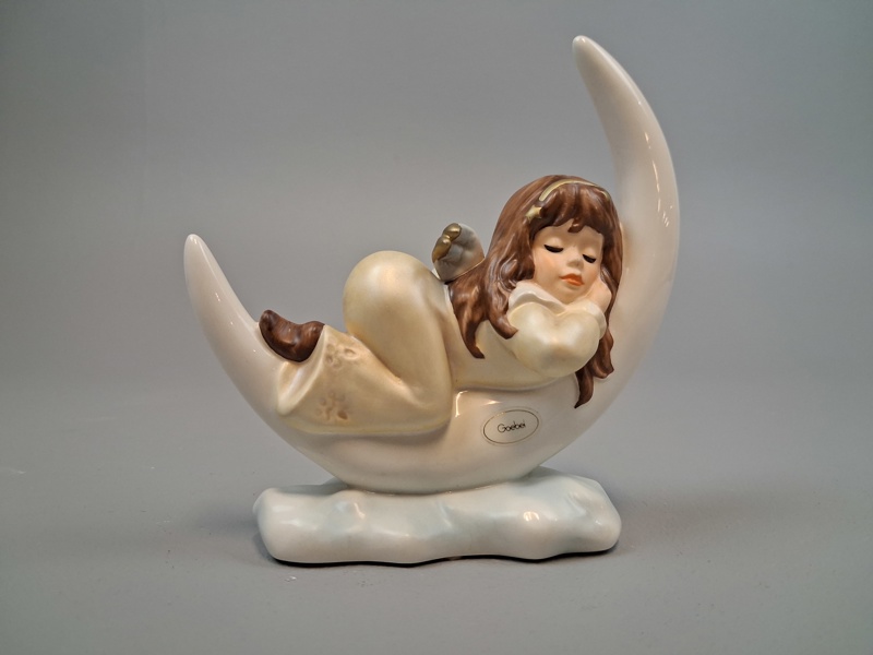 GOEBEL. Figurin, "Ängel på måne".