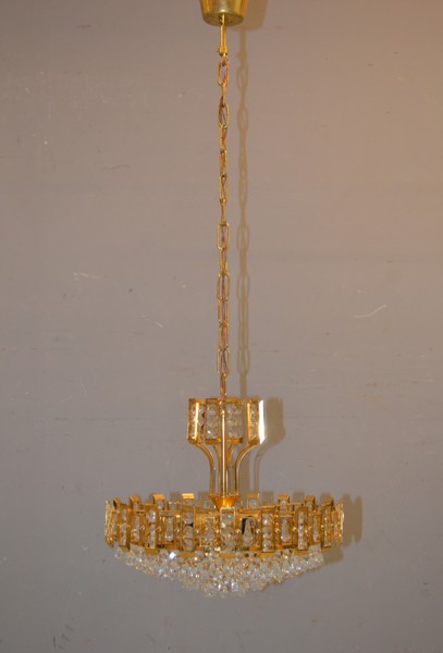 Taklampa med prismor.