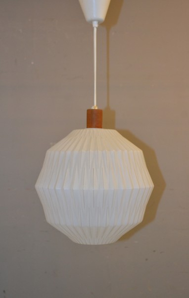 Taklampa. Glas, 1900-talets mitt.