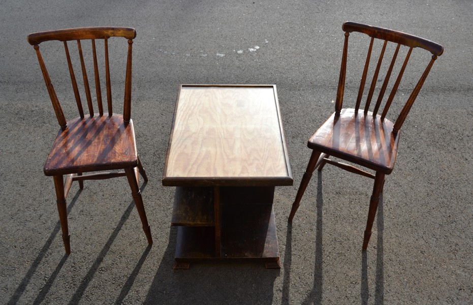 Bord, Art Deko & 2 pinnstolar.