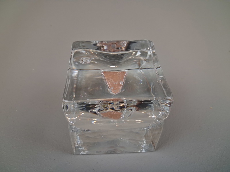 BERTIL VALLIEN. Tillskriven, konstglas, osignerad.