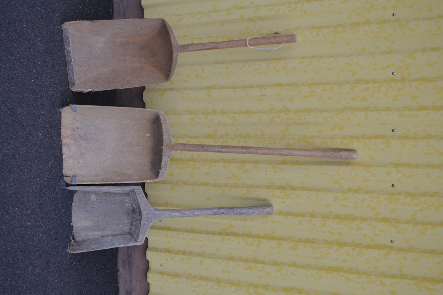 3 Äldre träskyfflar