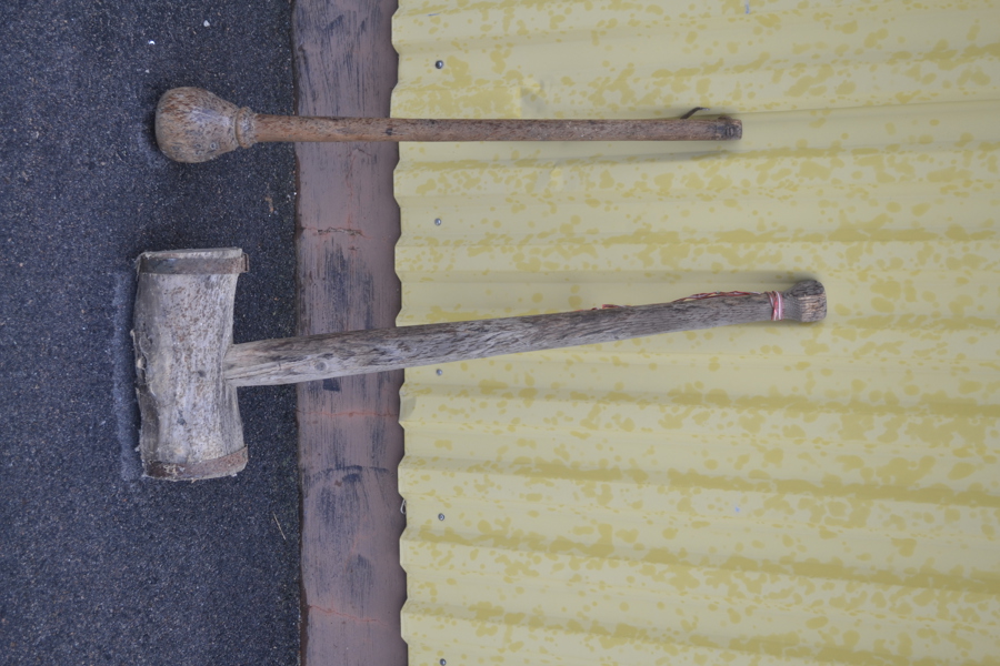 Äldre träklubba & besman.