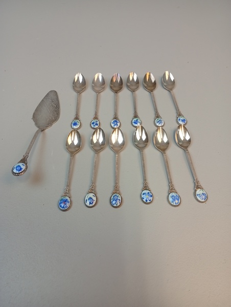 12 Teskedar & tårtspade, Svaneholm.