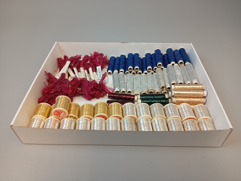 Diverse trådrullar & nystan.