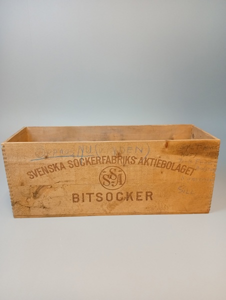 Trälåda. svensk sockerfabriks Aktionbolaget. Bitsocker.